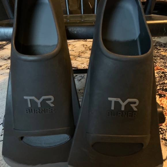 TYR Burner Swim Fins - Picture 2 of 8